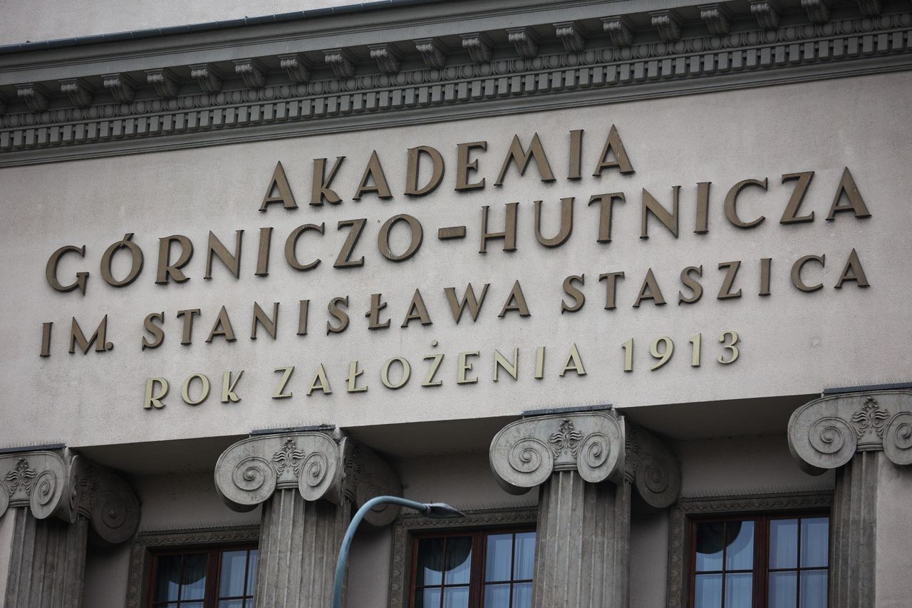 Kraków: Na AGH powstanie Fabryka Sztucznej Inteligencji. Popłynie na nią 70 mln euro