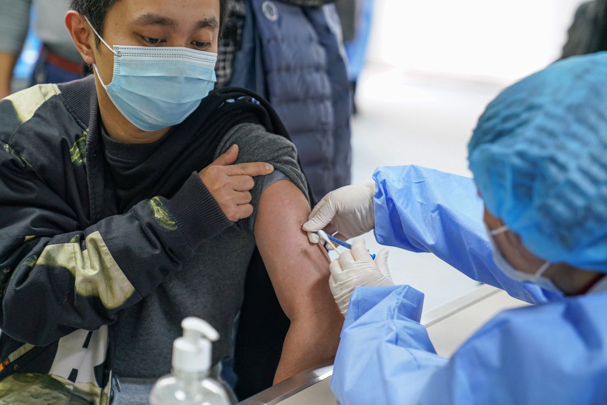 Koronawirus. W Chinach podano ponad 40 mln dawek szczepionek