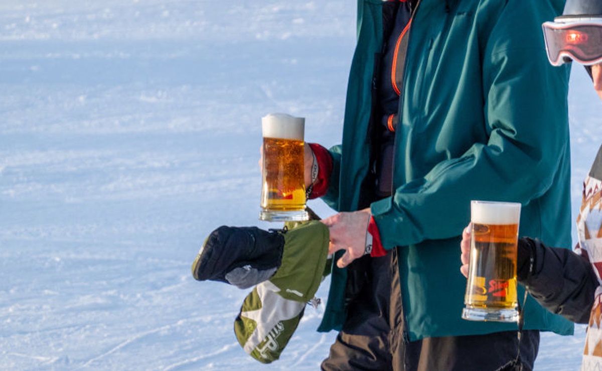 Alkohol na stokach narciarskich. Oto, co myślą Polacy