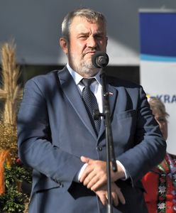 "Mleko jako efekt gwałtu na krowach". Jan Krzysztof Ardanowski o ideologiach grożących rolnictwu