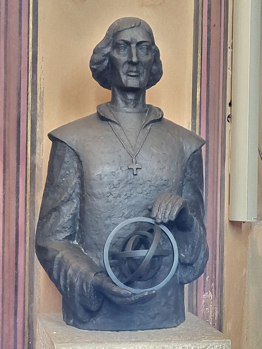 Frombork pełen jest miejsc związanych z Mikołajem Kopernikiem