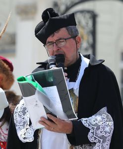 Skandaliczne słowa Piotra Natanka. Porównał dzieci do zwierząt. Teraz może stanąć przed sądem