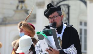 Skandaliczne słowa Piotra Natanka. Porównał dzieci do zwierząt. Teraz może stanąć przed sądem