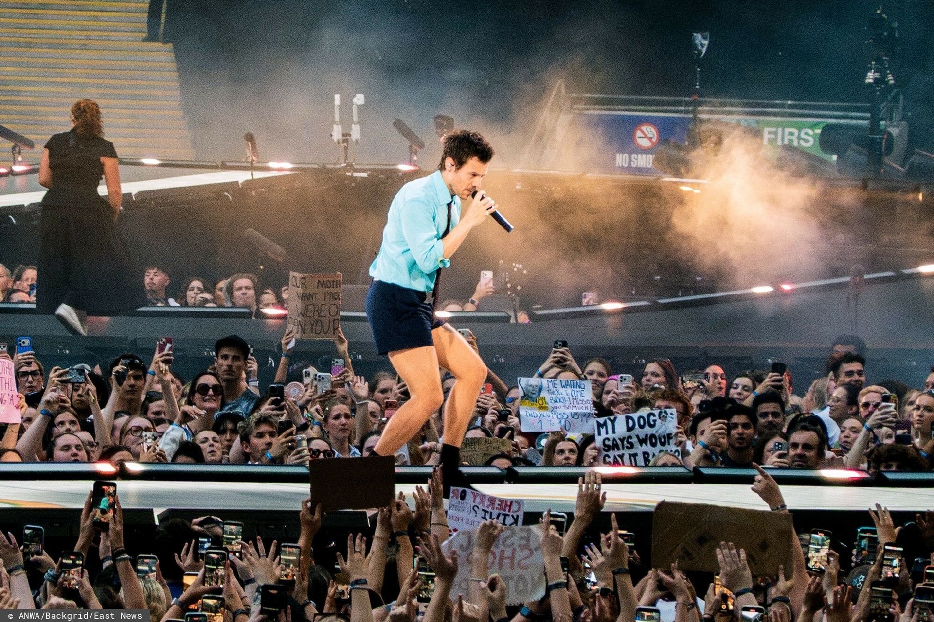 Harry Styles przestraszył fanów. Niespodziewanie upadł na scenie