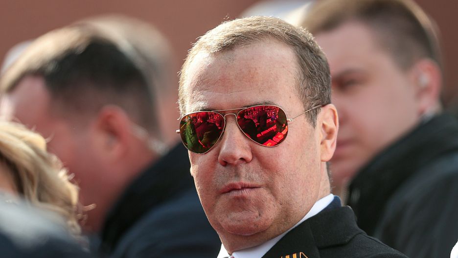 Dmitrij Miedwiediew zagroził Zachodowi przecięciem kabli, które biegną na dnie oceanu