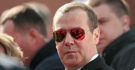 Będą przecinać kable? Miedwiediew mówi o odwecie