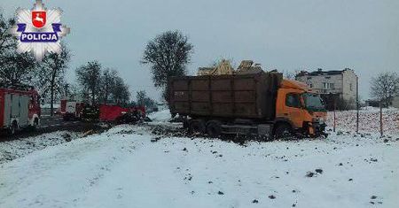 Śmiertelny wypadek na drodze Krasnystaw – Zamość. Nie żyje kierowca renault