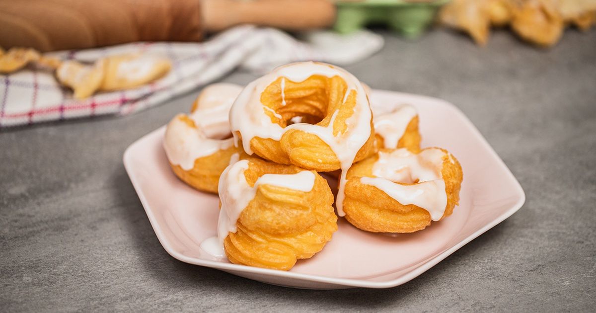 Zamiast faworków i pączków usmaż małe gniazdka. Znikają w ekspresowym tempie