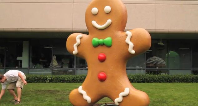 Wielki Gingerbread już stoi w Mountain View [wideo]