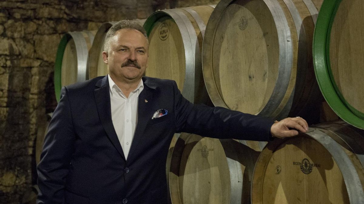 Browary Regionalne Jakubiak, które należą do posła Kukiz'15 Marka Jakubiaka, sprzedają Browar Ciechan