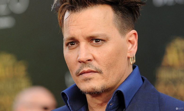 Johnny Depp usunął tatuaż po Amber Heard