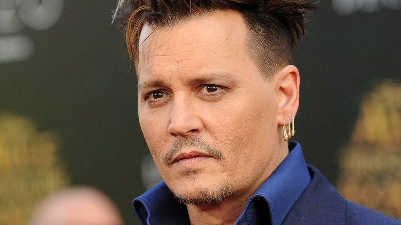 Johnny Depp usunął tatuaż po Amber Heard
