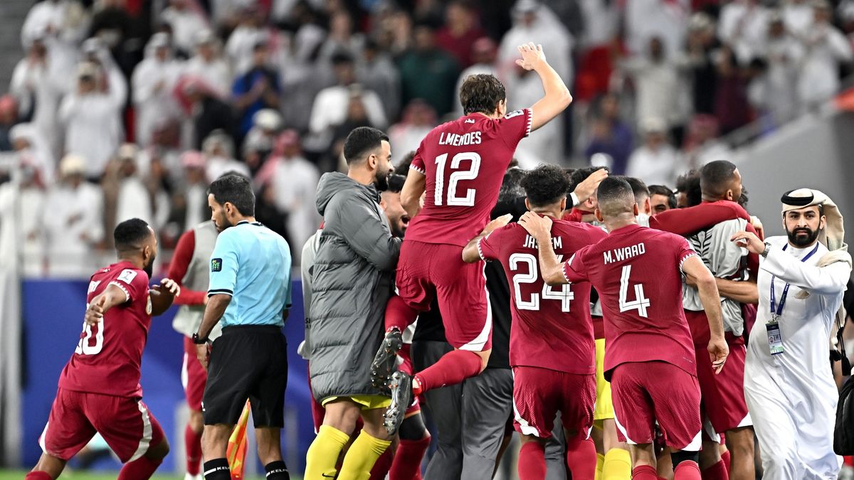 Zdjęcie okładkowe artykułu: PAP/EPA / NOUSHAD THEKKAYIL / Na zdjęciu: Katar pokonał Iran i zagra w finale Pucharu Azji