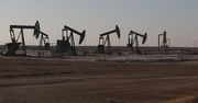 Giganci tną wydobycie ropy na Bliskim Wschodzie. Nawet o jedną trzecią