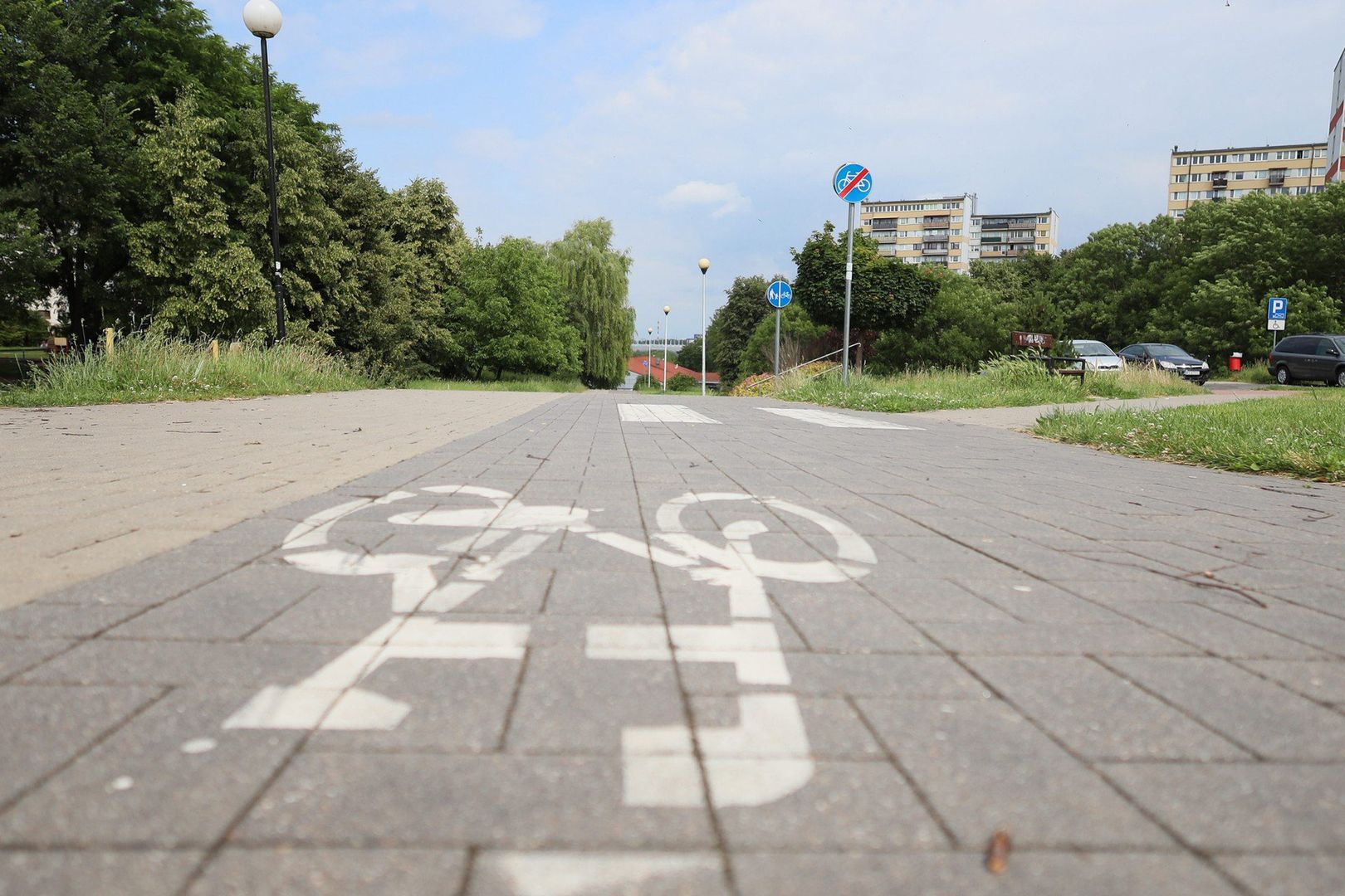 Ścieżka rowerowa na Czubach przedzielona...schodami. „To absurdalne i groźne”