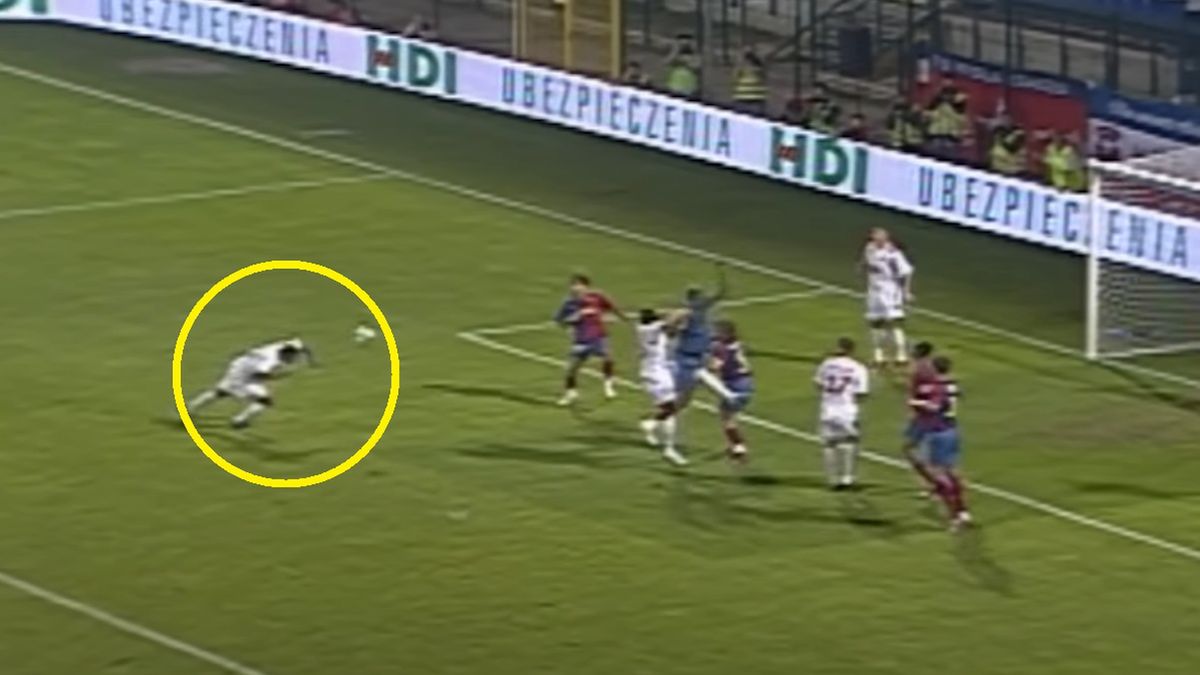 YouTube / TVP Sport / Cleber Guedes de Lima zdobył gola na wagę wygranej Wisły Kraków z FC Barceloną