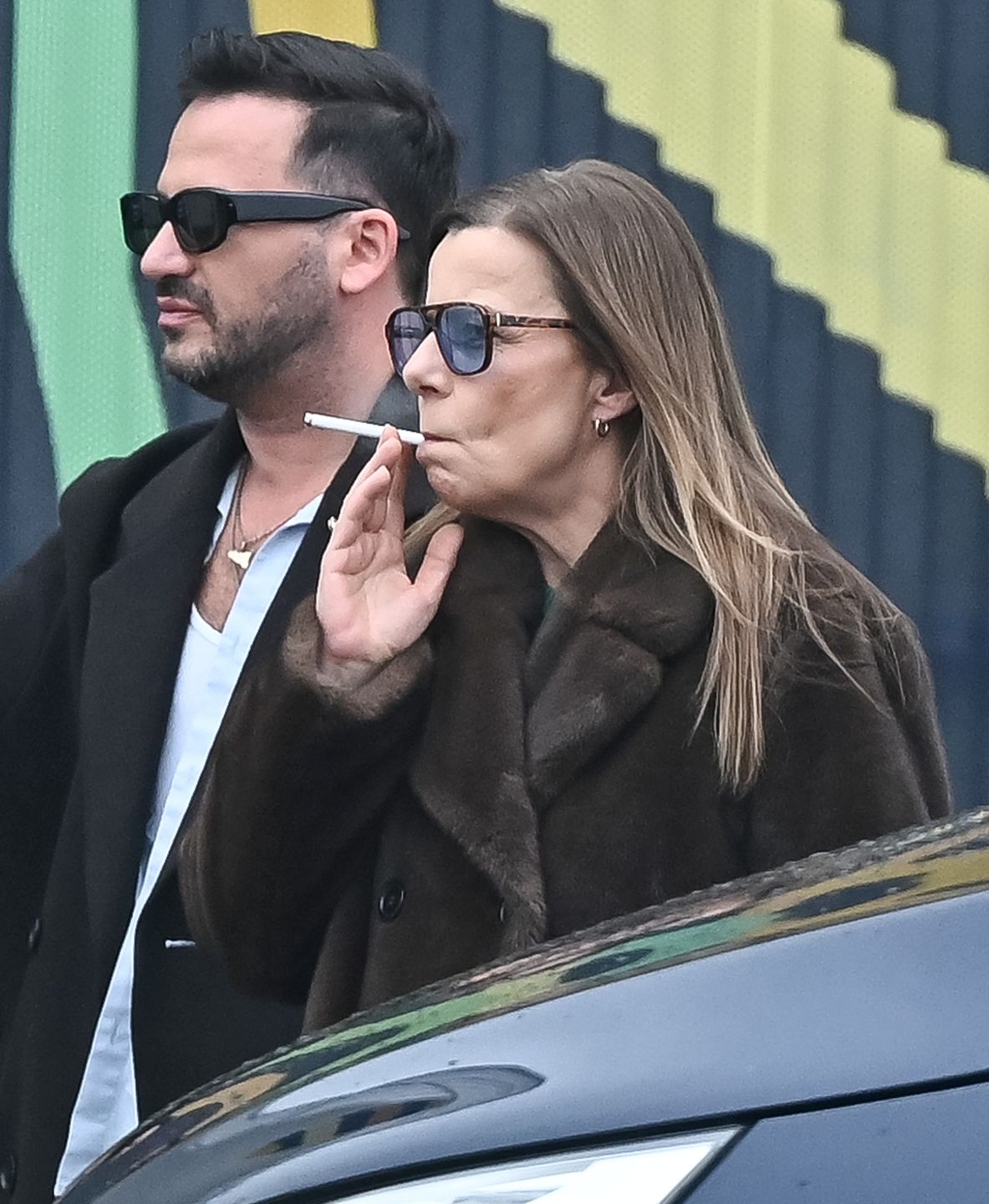 Agata Kulesza z papierosem