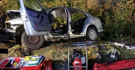 Dwie osoby zostały ranne w wypadku w gminie Lichnowy. Samochód uderzył w drzewo