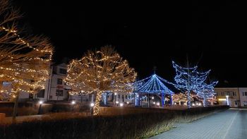 Opatów: Spotkanie z Mikołajem i uroczyste zapalenie lampek na choince