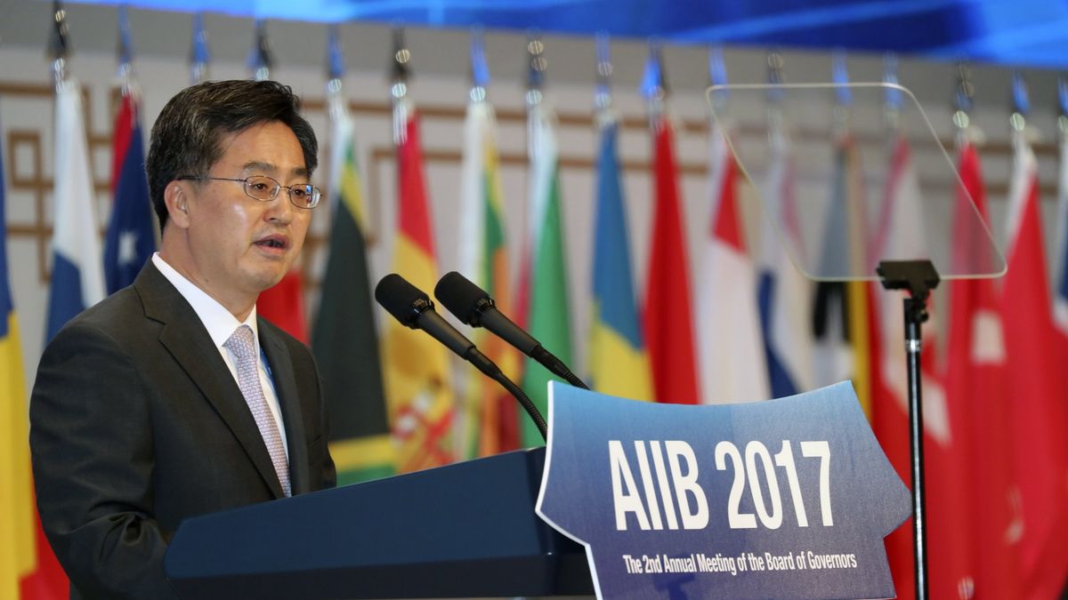 Minister finansów Korei Południowej Kim Dong Jon.