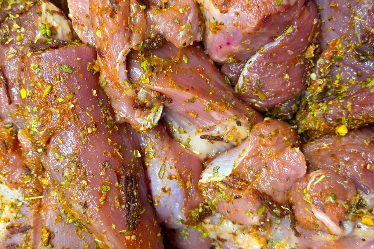 Marynuję w niej mięso na gulasz i pieczeń. Podkreśla smak i pomaga w trawieniu