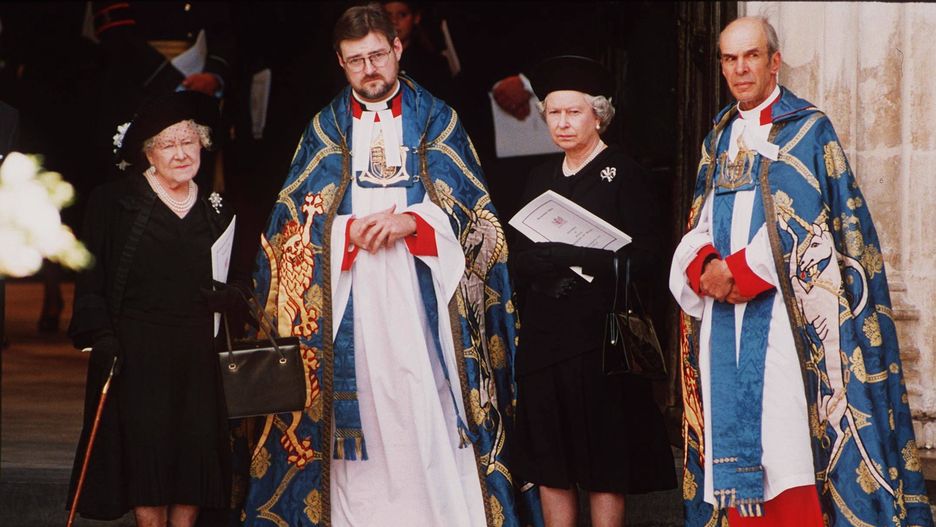 20th Anniversary of Princess Diana's Funeral
FUNERAL OF DIANA, PRINCESS OF WALES

HM QUEEN ELIZABETH II and HM QUEEN MOTHER with members of the clergy of Westminster Abbey, waiting to leave the Abbey after attending the funeral service of Diana, Princess of Wales
COMPULSORY CREDIT: UPPA/Photoshot Photo
UE 013690/EE   06.09.1997 
Dostawca: PAP/Photoshot
Photoshot
with others, UE_013690EE, UE 013690/EE, the queen, rota, queen mother, queen elizabeth ii, queen elizabeth, princess of wales death, mourners, hm queen mother, hm queen elizabeth ii, hm queen elizabeth, funeral of princess diana, funeral of diana princess of wa, funeral of diana, funeral, full length, full face, elizabeth ii, elizabeth, dianas funeral, dianas death, death of the princess of wales, death of princess diana, death of diana, clergy, 06.09.1997, *OVERSEAS USE ONLY*, (8mb), (5046), (5042), (5040), (5000)