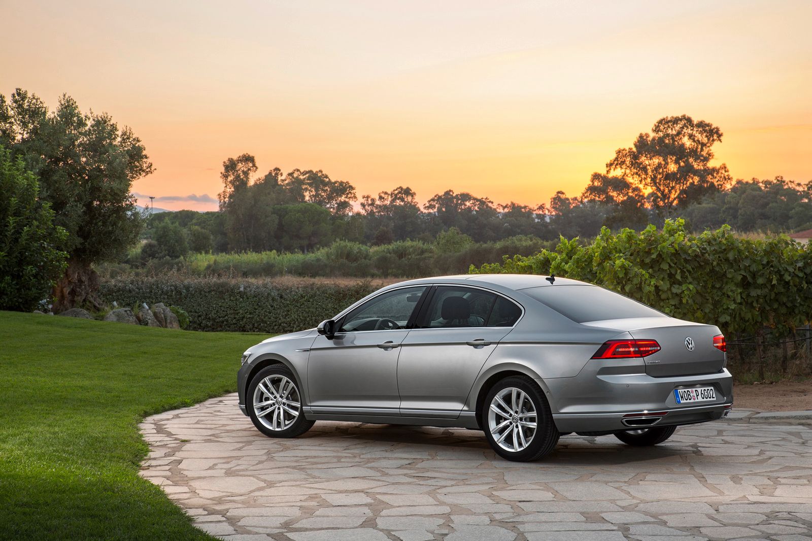 Nowy Volkswagen Passat przedstawiony w obszernej galerii zdjęć i ilustracji 13