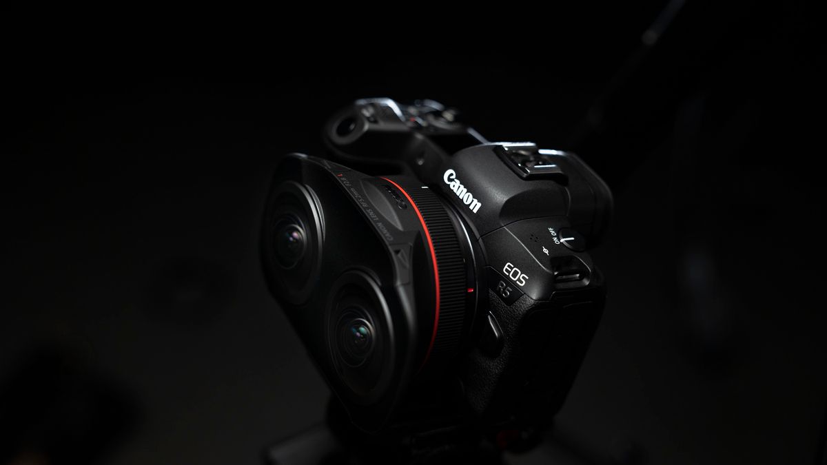 Canon RF 5.2 mm f/2.8L Dual Fisheye to specjalny podwójny obiektyw do VR 1