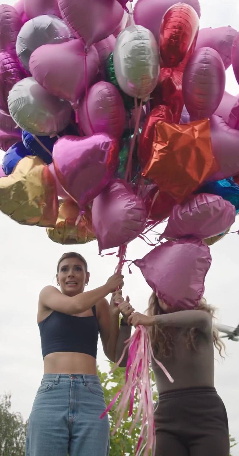 Klaudia Halejcio "skacze z dachu" w najnowszym skeczu