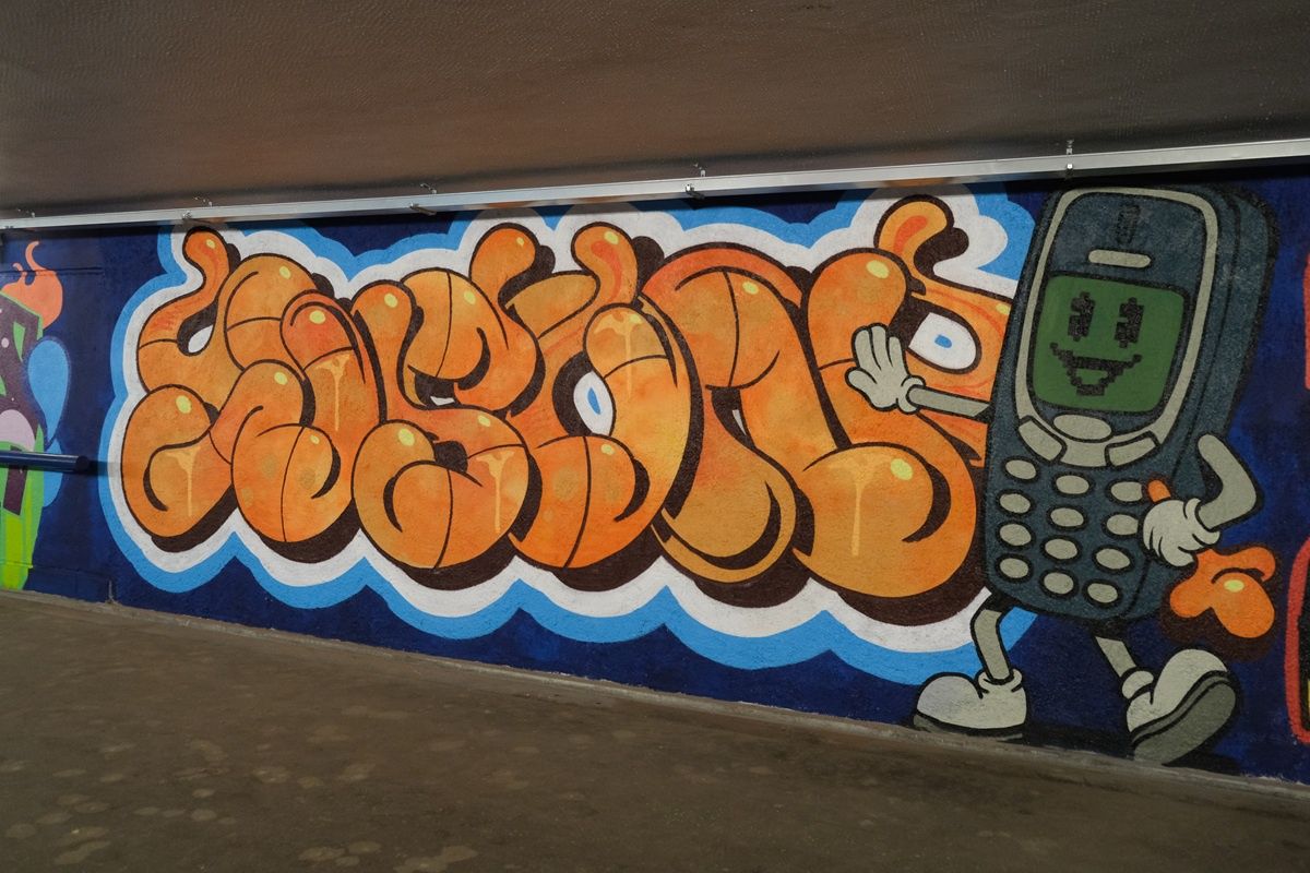 Graffiti w podziemnym tunelu przystanku Lublin Północny