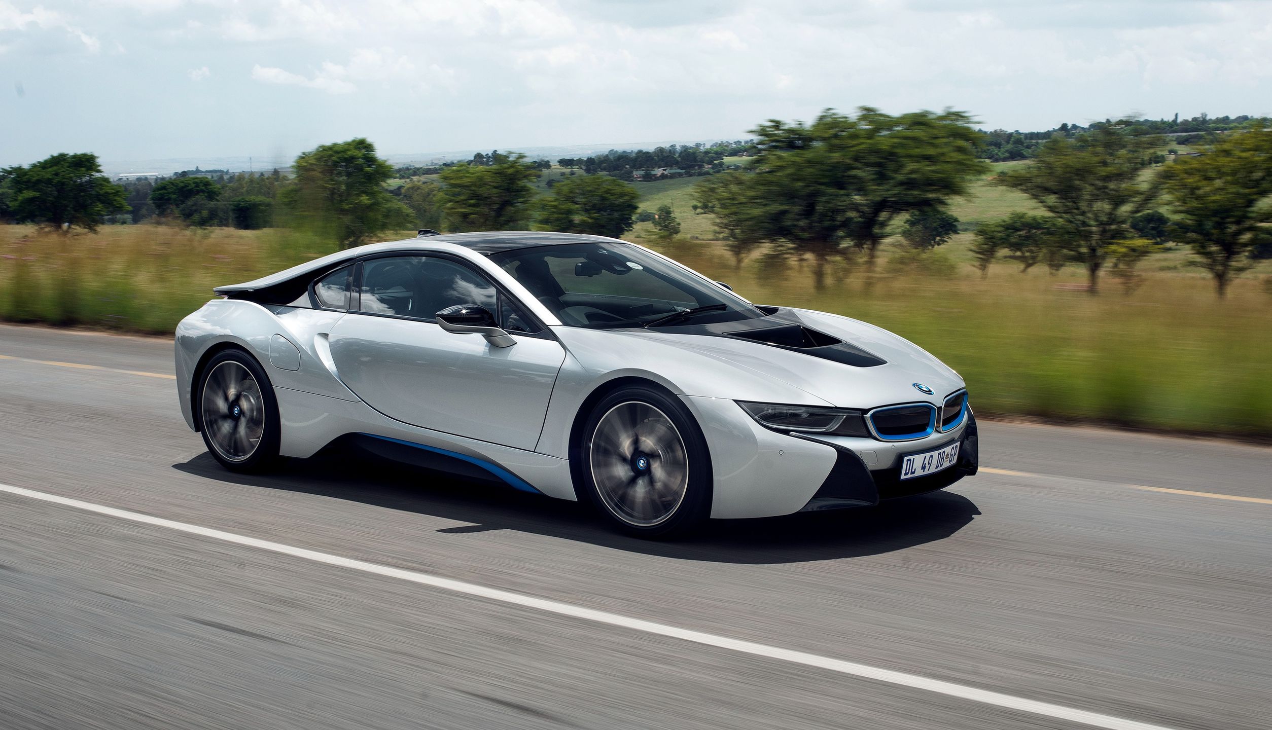 Napęd BMW i8 jest wysoko ceniony w wielu kategoriach, ale wygrał tylko w swojej klasie pojemności