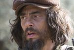 Benicio Del Toro obok Emily Blunt u reżysera "Labiryntu"