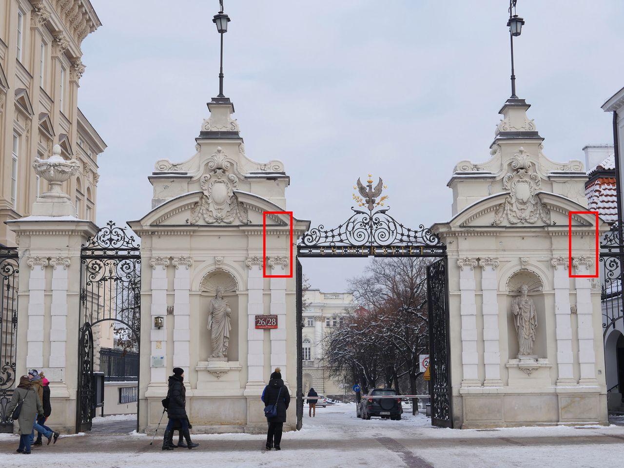 Kadr z oznaczonym miejscami pobrania wycinków do testu szczegółowości obrazu. Wycinki poniżej.© Paweł Baldwin