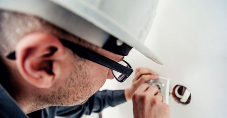 Praca dla elektryka w Bydgoszczy — gdzie szukać i ile można zarobić?