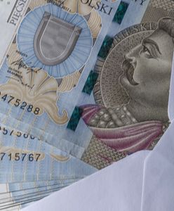 Koniec "kopert pod stołem"? Tylu Polaków zna kogoś, kto bierze łapówki