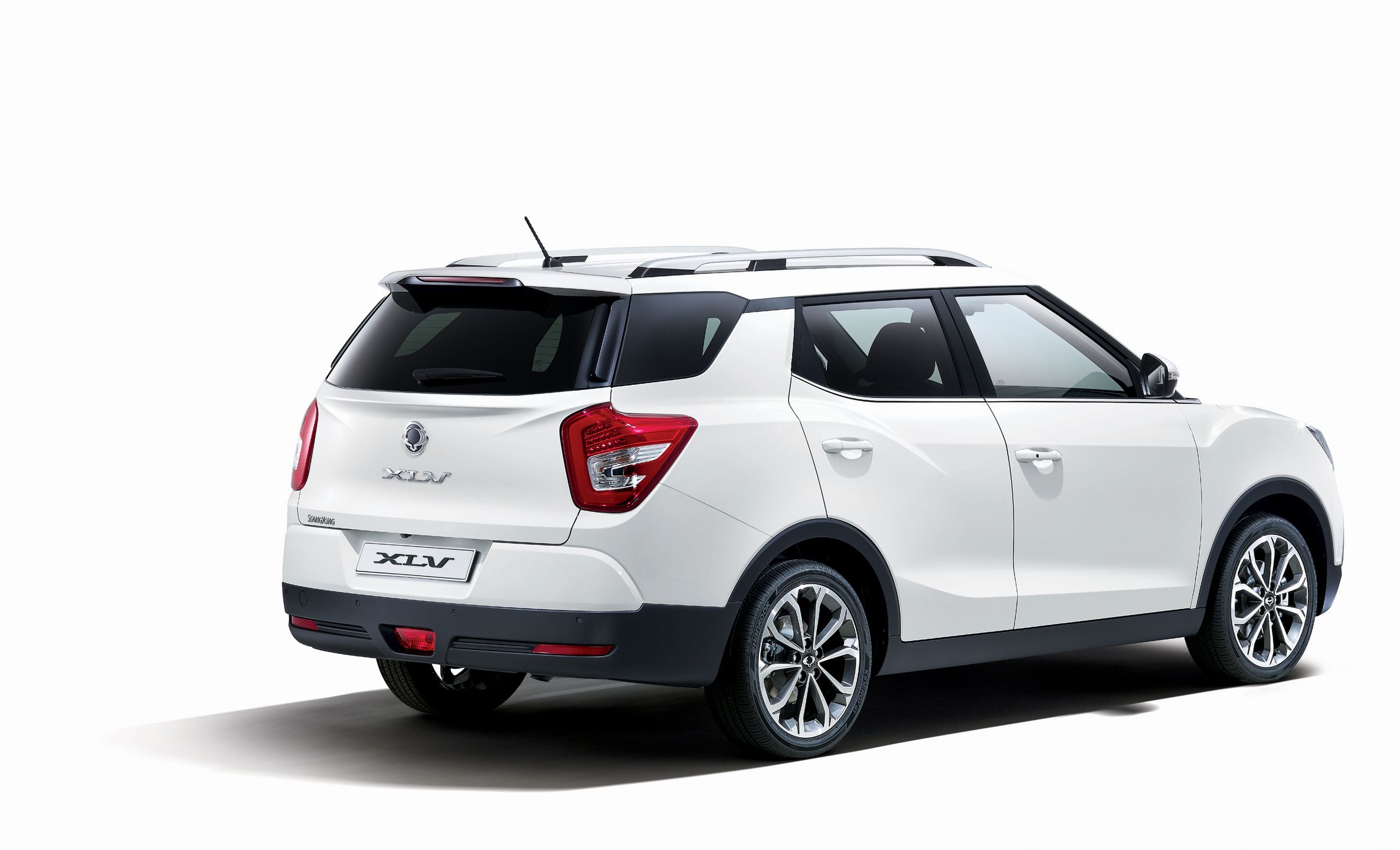 SsangYong Tivoli XLV - skoro udało się zgrabnie wydłużyć wersję podstawową, to dlaczego nie budować kolejnej wersji cabrio?