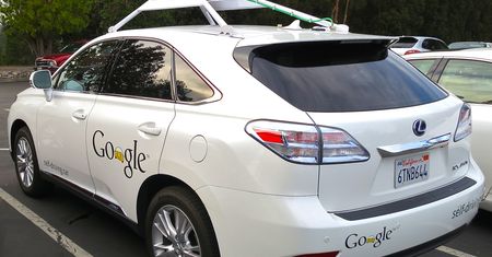 Google Car zaliczył już czternastą kolizję i pierwszy wypadek
