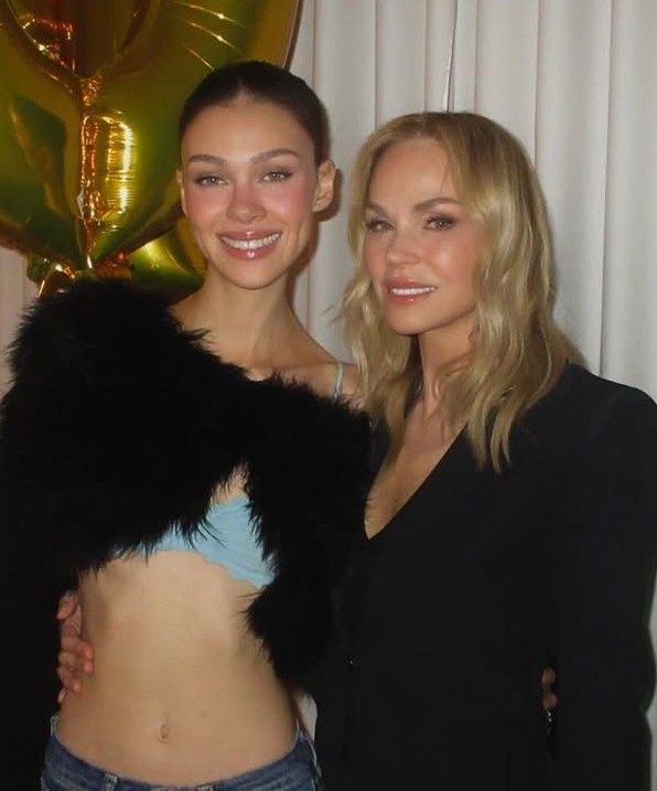 Nicola Peltz, Claudia Heffner Peltz