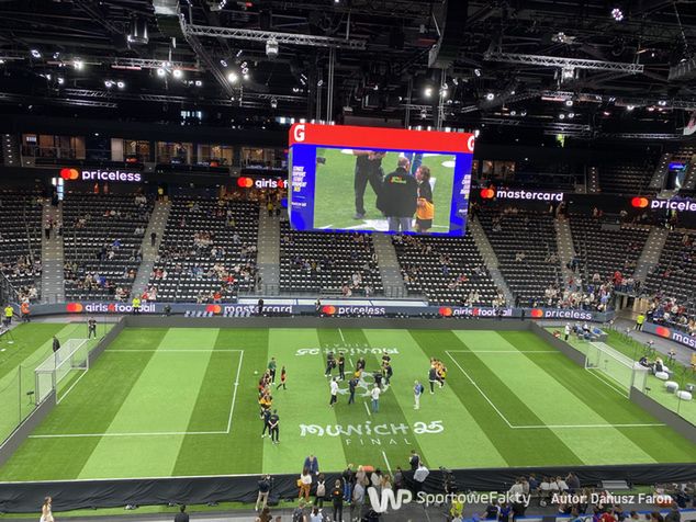 Na boisku zaroiło się od gwiazd