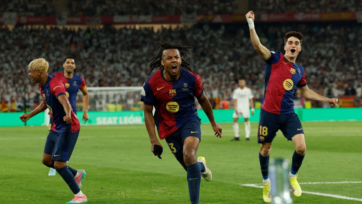 PAP/EPA / Julio Munoz / Piłkarze FC Barcelony
