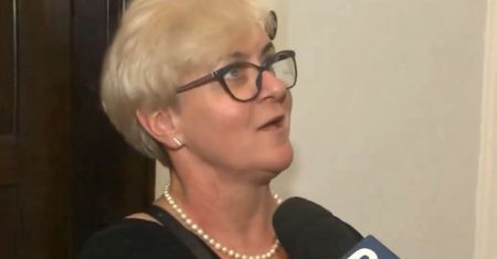 Pracownik TV Republika podszedł do posłanki. Oburzyły go jej słowa