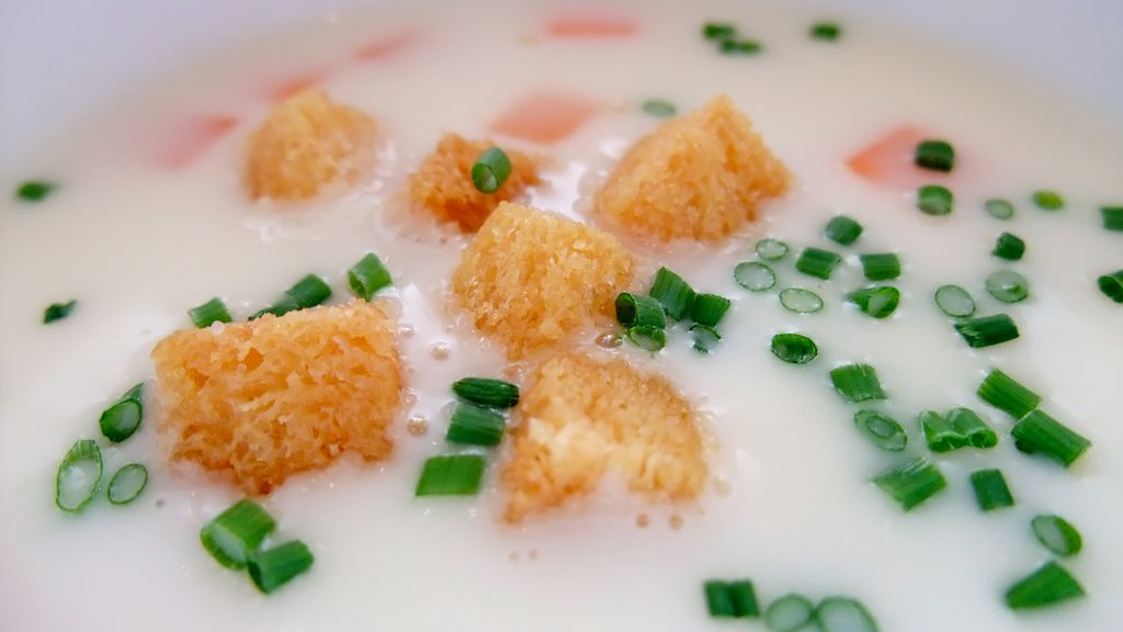 Zagęszczona zupa krem z kurczaka o obniżonej zawartości sodu (do kupienia gotowa do spożycia)