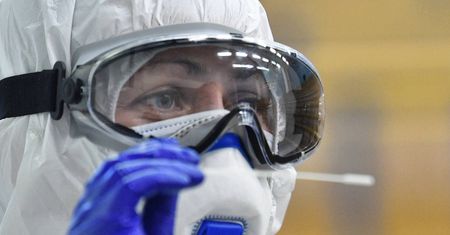 100 tys. zakażeń dziennie? "My takiego wyniku nie zobaczymy"