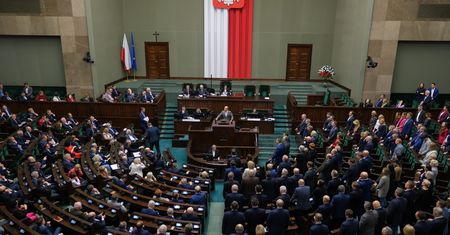 Jednak 700 metrów. Ruch Sejmu ws. ustawy wiatrakowej