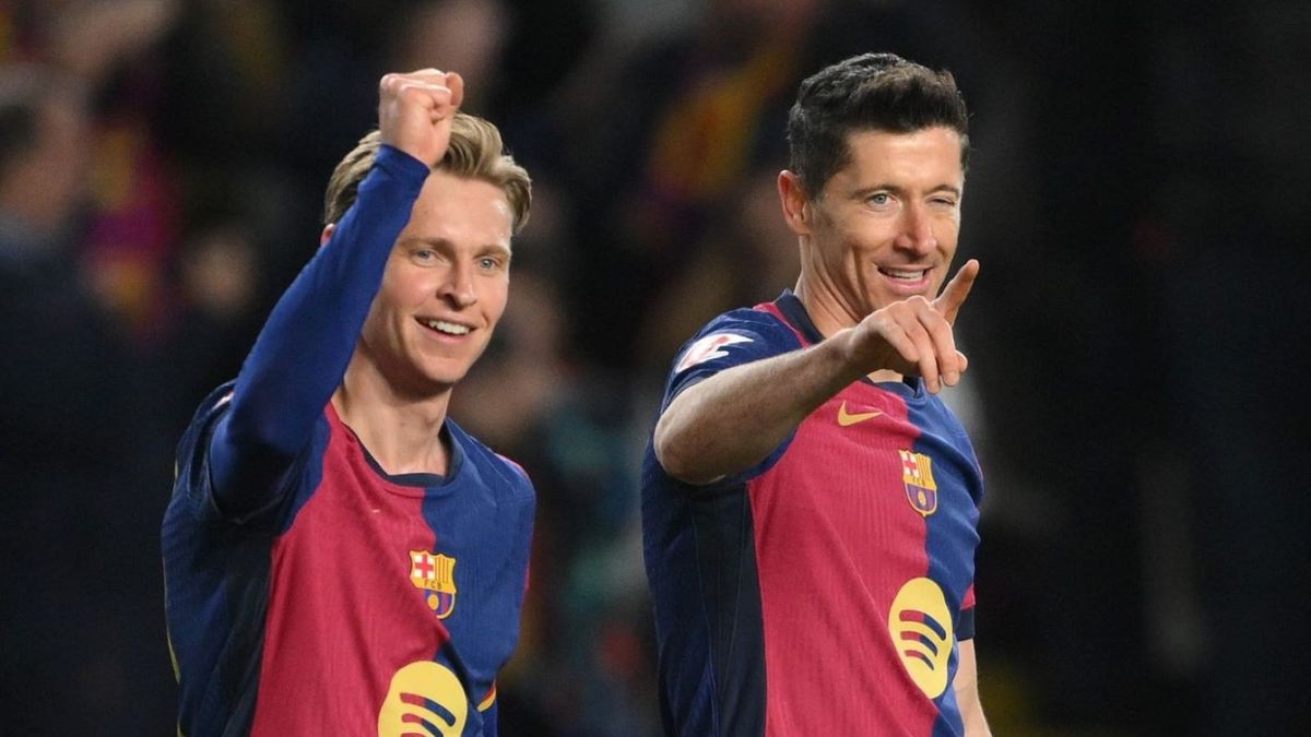 Getty Images / David Ramos / Na zdjęciu: Frenkie de Jong (L), Robert Lewandowski
