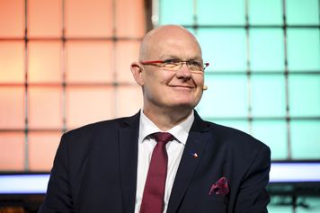 "Brawo". Wiceminister gratuluje swojemu szefowi. W sieci zawrzało