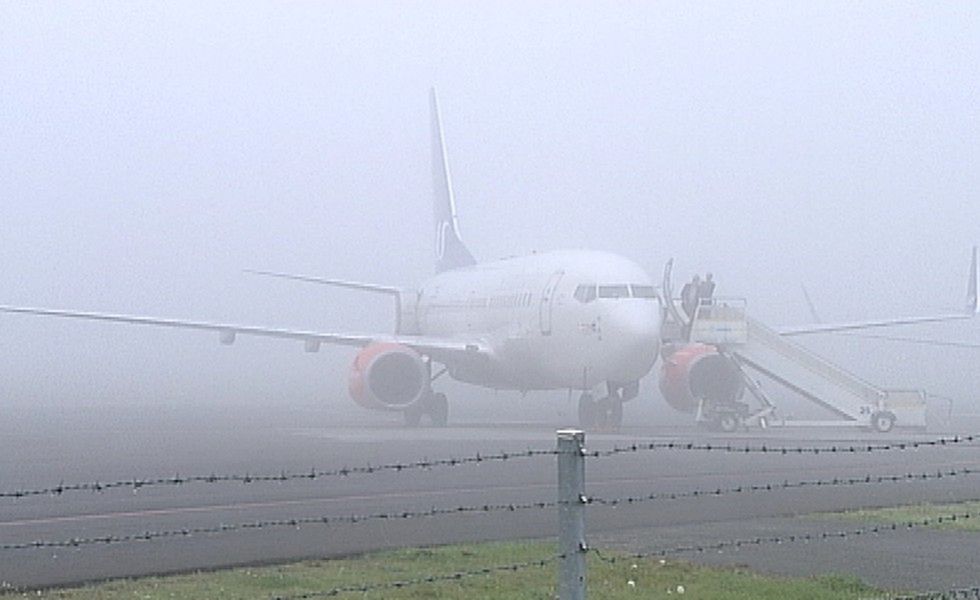 Mgła nad lotniskami w Warszawie. Część lotów odwołana