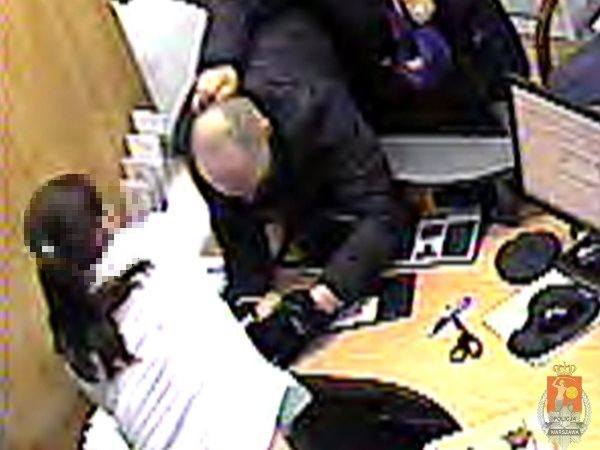 Policja poszukuje sprawców napadu na bank przy Racławickiej