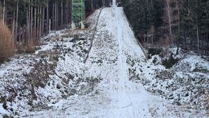 Stoi i niszczeje. Tak wygląda polska skocznia po modernizacji