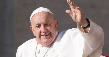 Papież zaskoczył. Od wtorku nie będzie wykonywał obowiązków